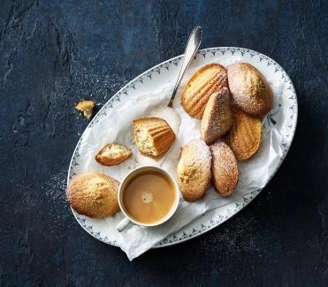Madeleines mit Zimtblüten